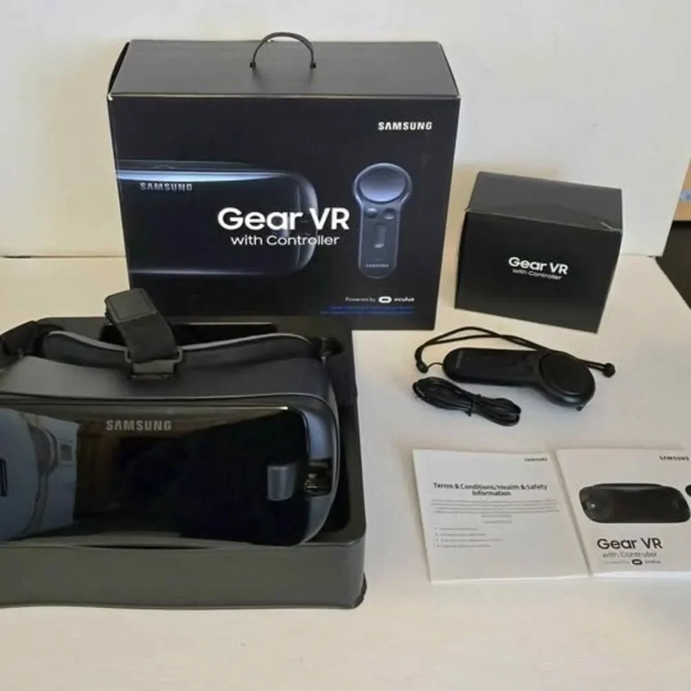 Samsung Gear with Contoller powered by Occulus up to Galaxy Note 8 New in Box